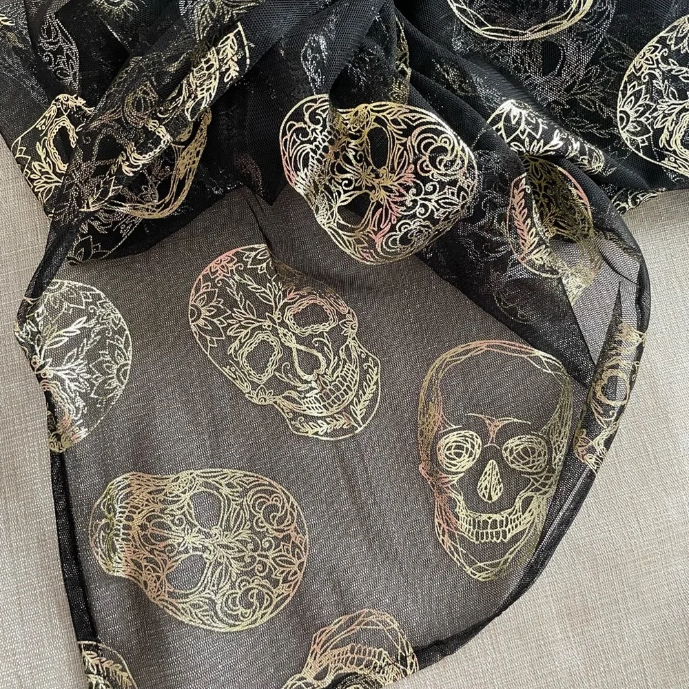 🆕Sheer Gold/Silver Metallic Printed Skulls Reversible Tablecloth